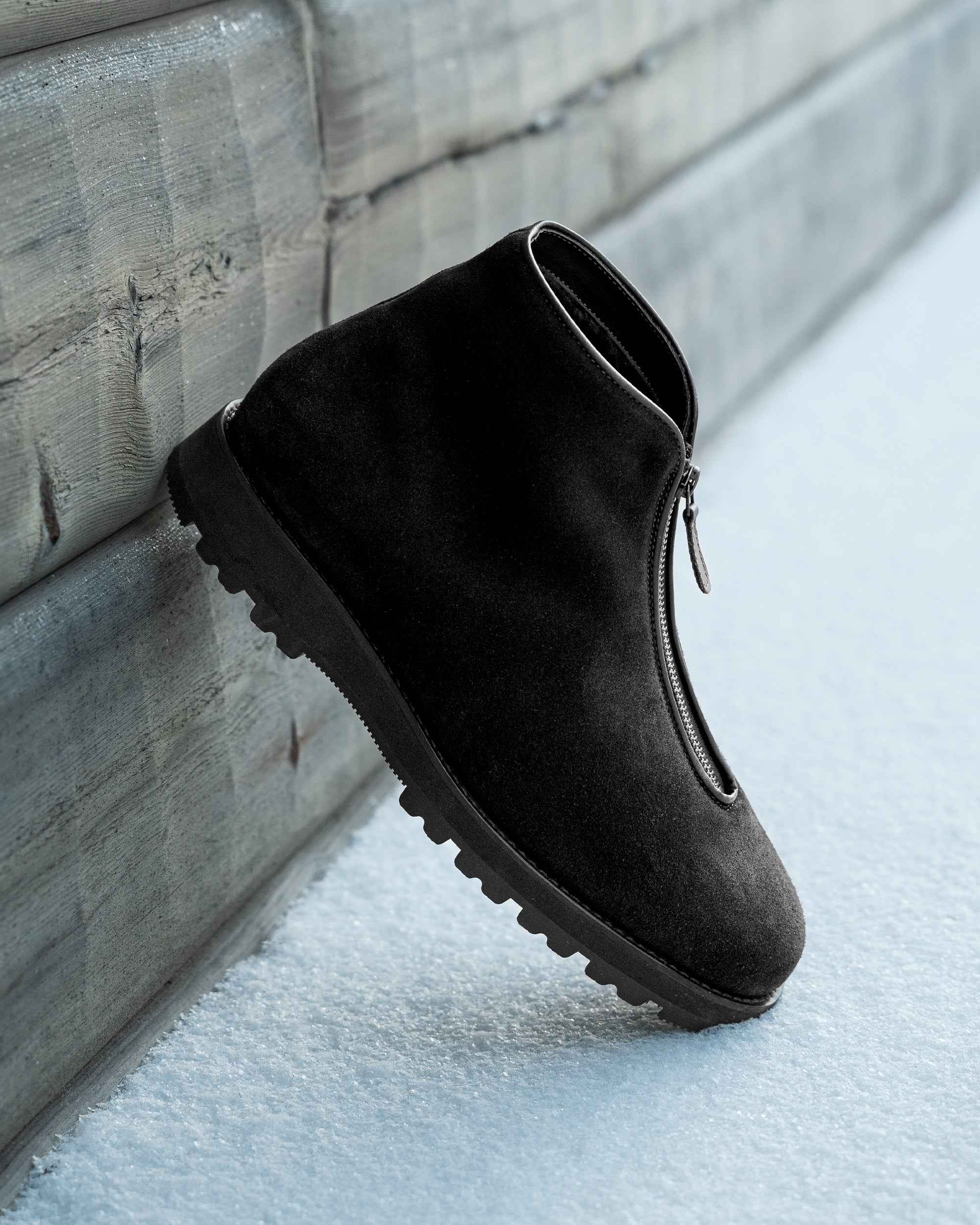 Funäs – Black Suede