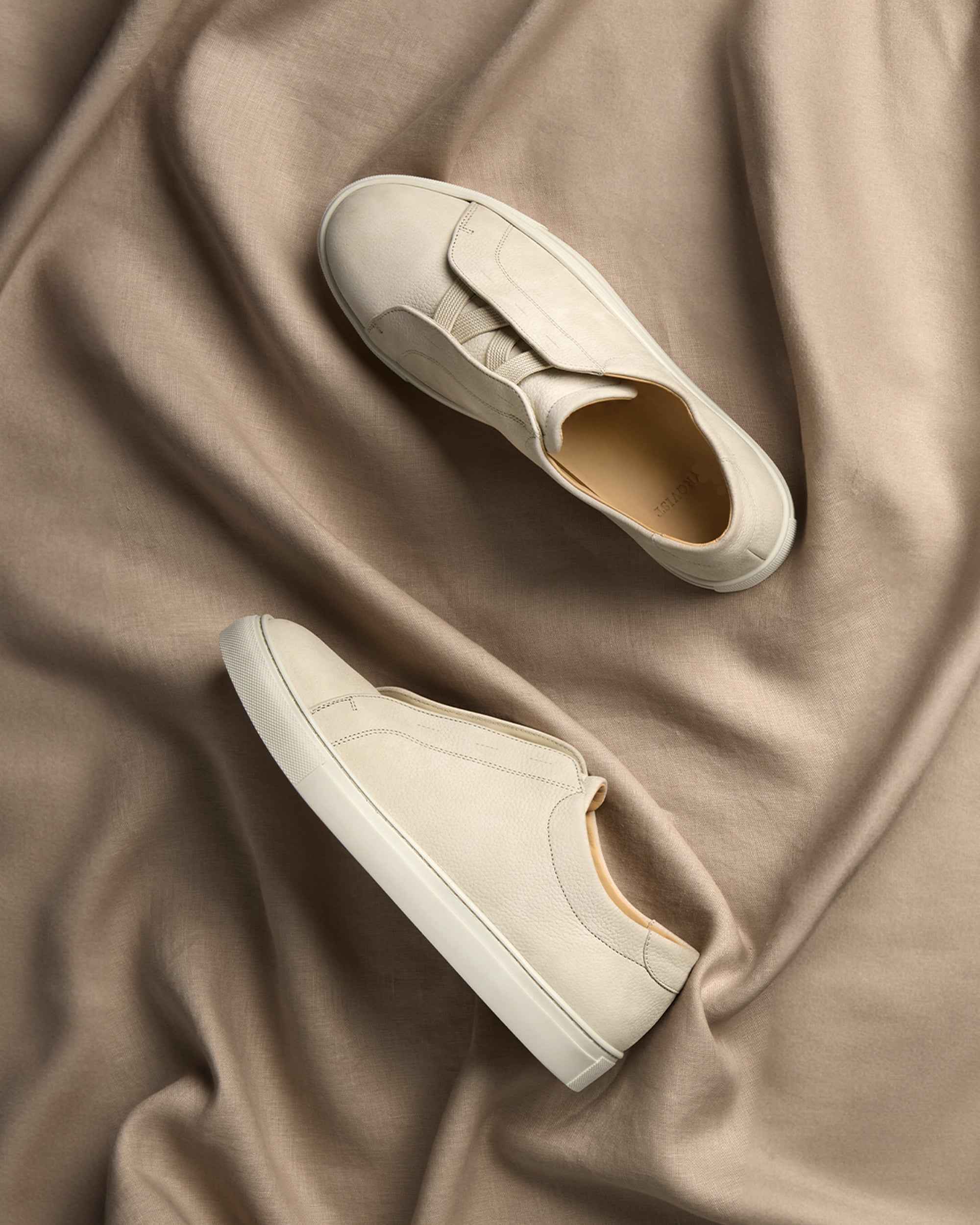 Alnö – Beige Nubuck