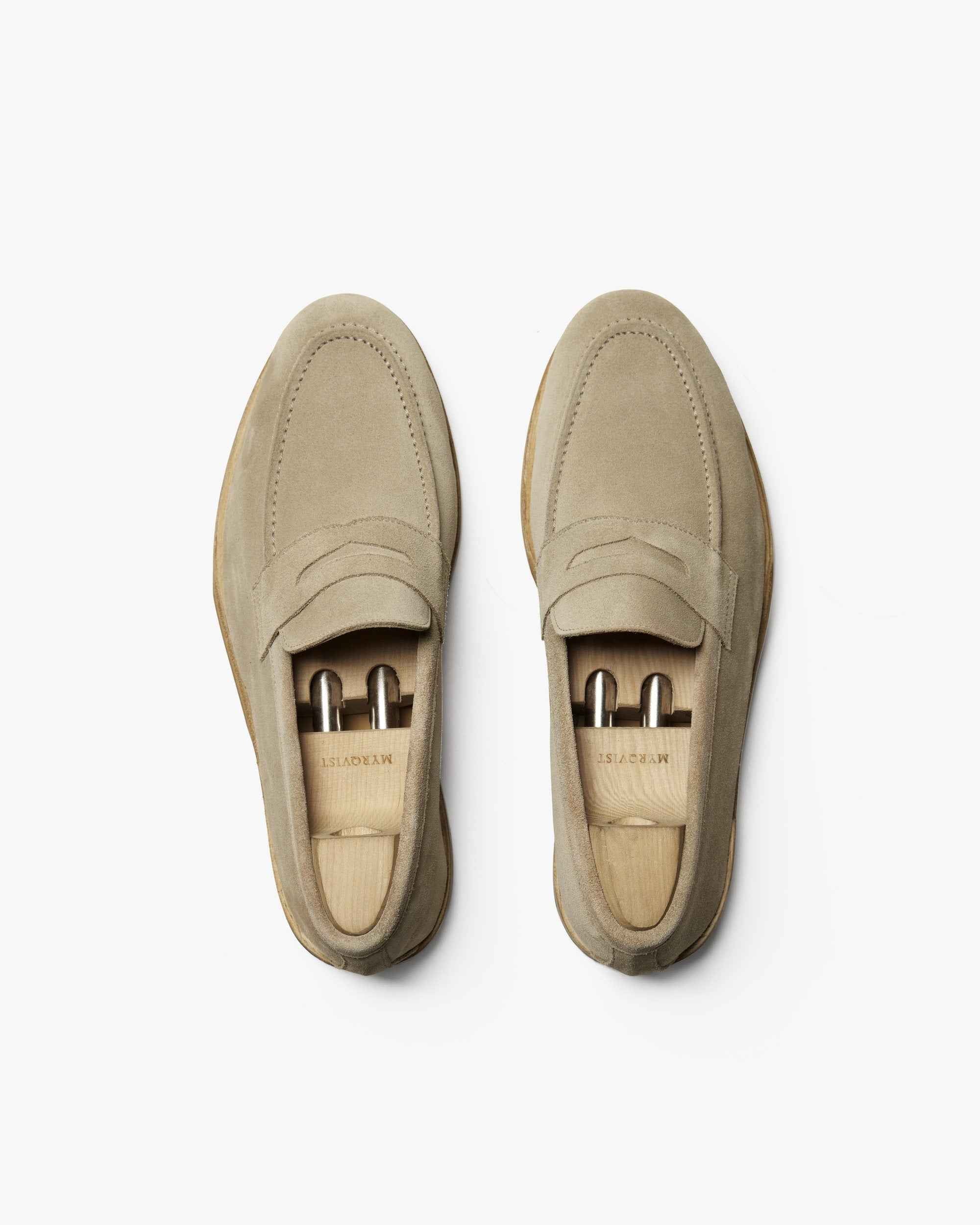 Lysekil – Sand Suede